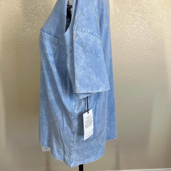 7 for all mankind  light blue tee women  distressed front pocket tee size M boho - Picture 11 of 13